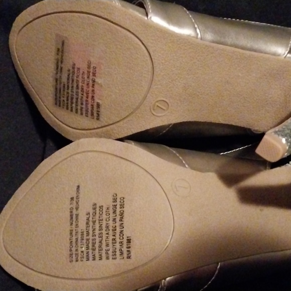 Super cute Sparkly silver heels - Picture 5 of 6